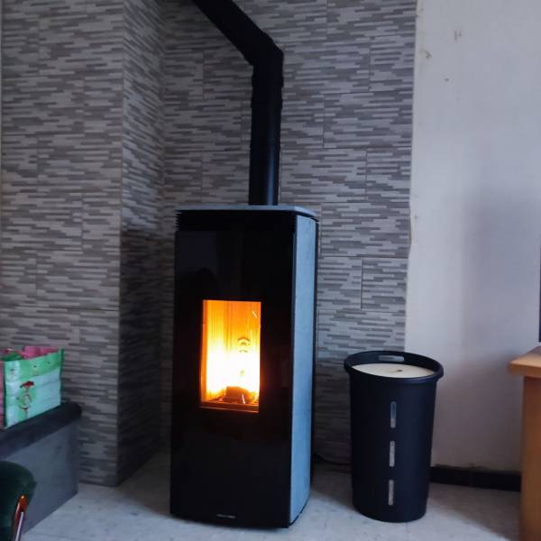 Poêle à granulés de la marque JOLLY MEC modèle BRIDGE