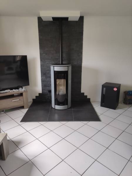 Notre produit phare : le poêle à granulés de la marque JOLLY MEC modèle GLOBO