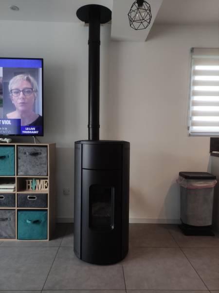 Poêle à granulés de marque RED modèle KUNAL