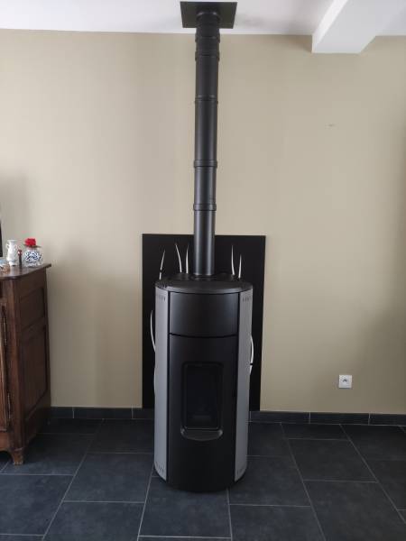 Poêle à granulés de marque RED modèle KUNAL